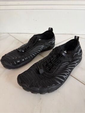 Hike Footwear euro 39 black zero drop wide toe box barefoot rubber grippy shoes